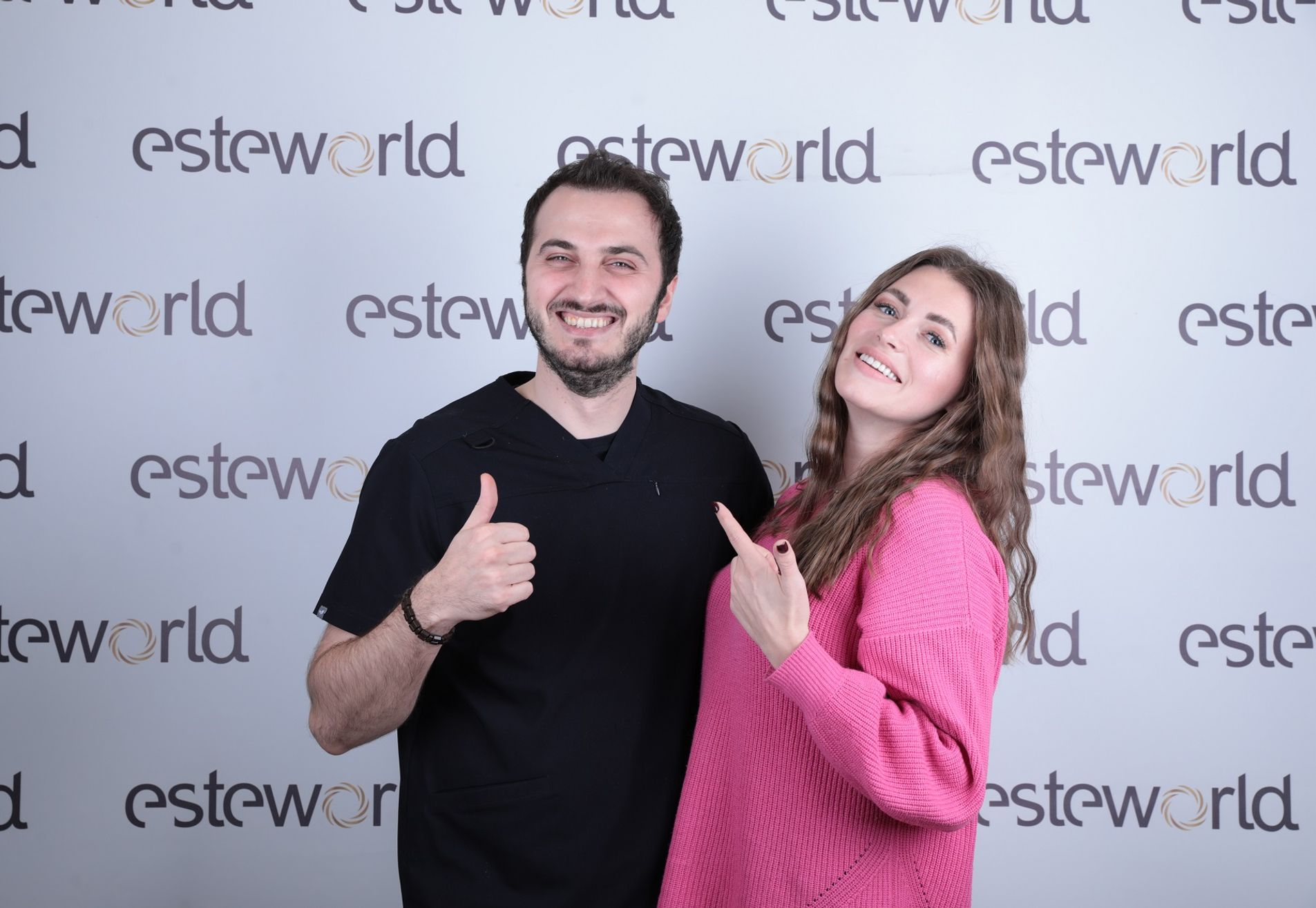 Shirley, onzeker door mijn oude lach