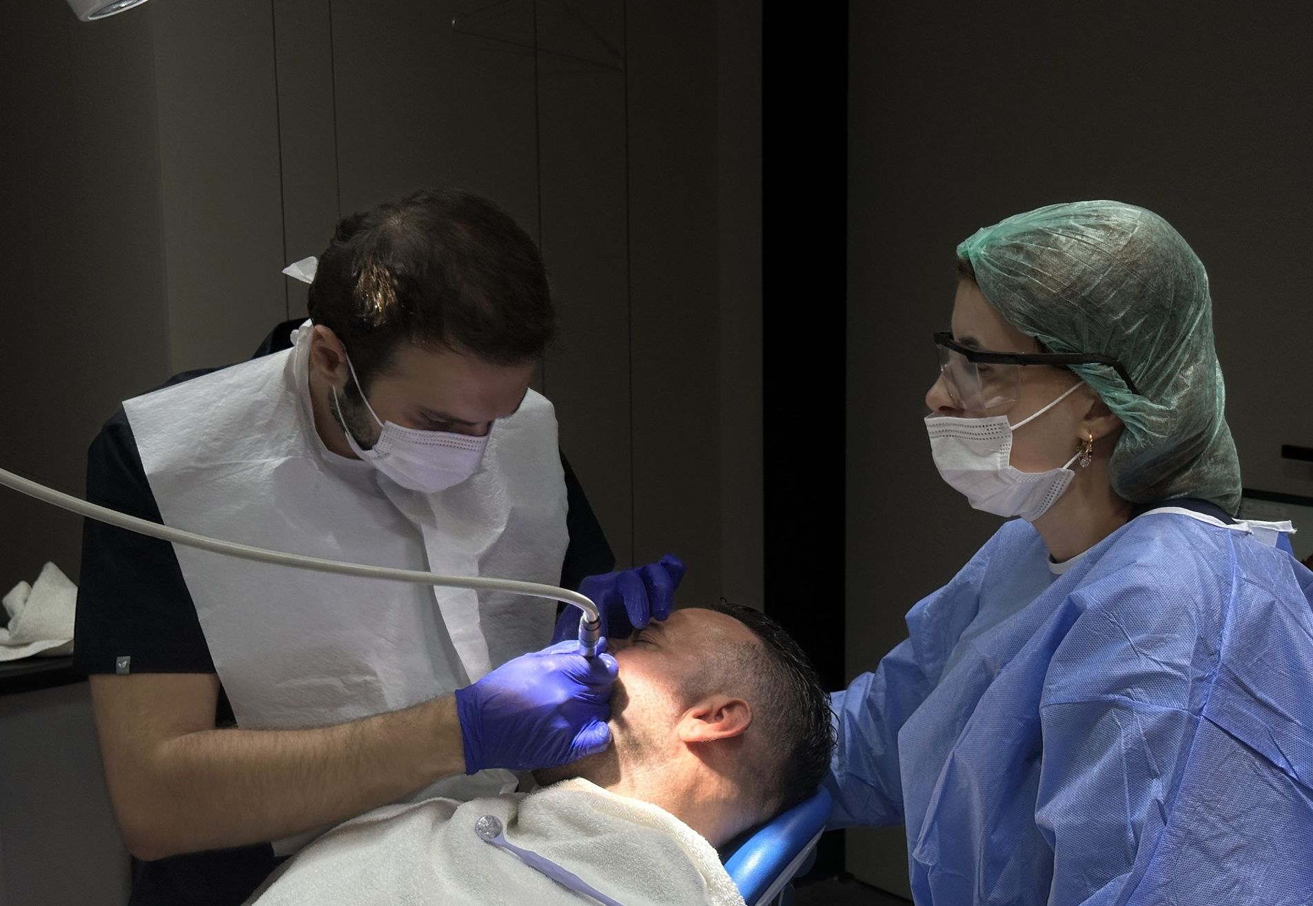 Na een geslaagde haartransplantatie nu Tanden