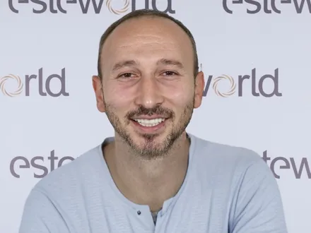 Omar door zijn vrouw naar Esteworld gestuurd